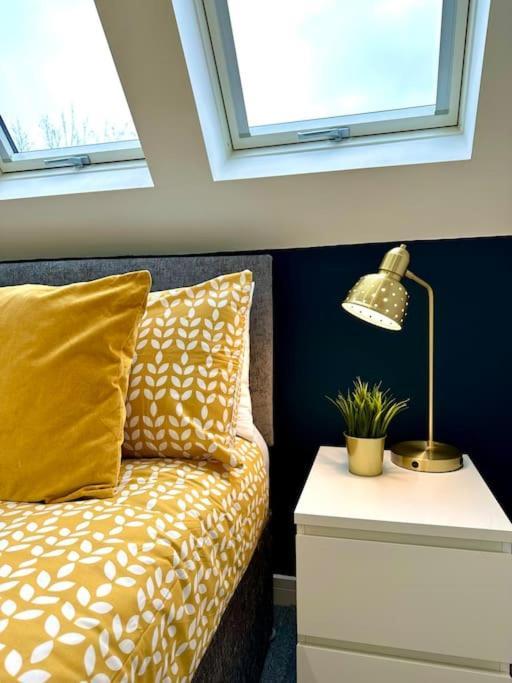 Massive New 8 Bedroom House Sleeps Up To 21 - Accepts Groups - Great Location - Free Parking - Fast Wifi - Smart Tvs - Sleeps Up To 21 People - Close To Bournemouth & Poole Town Centre & Sandbanks Екстер'єр фото