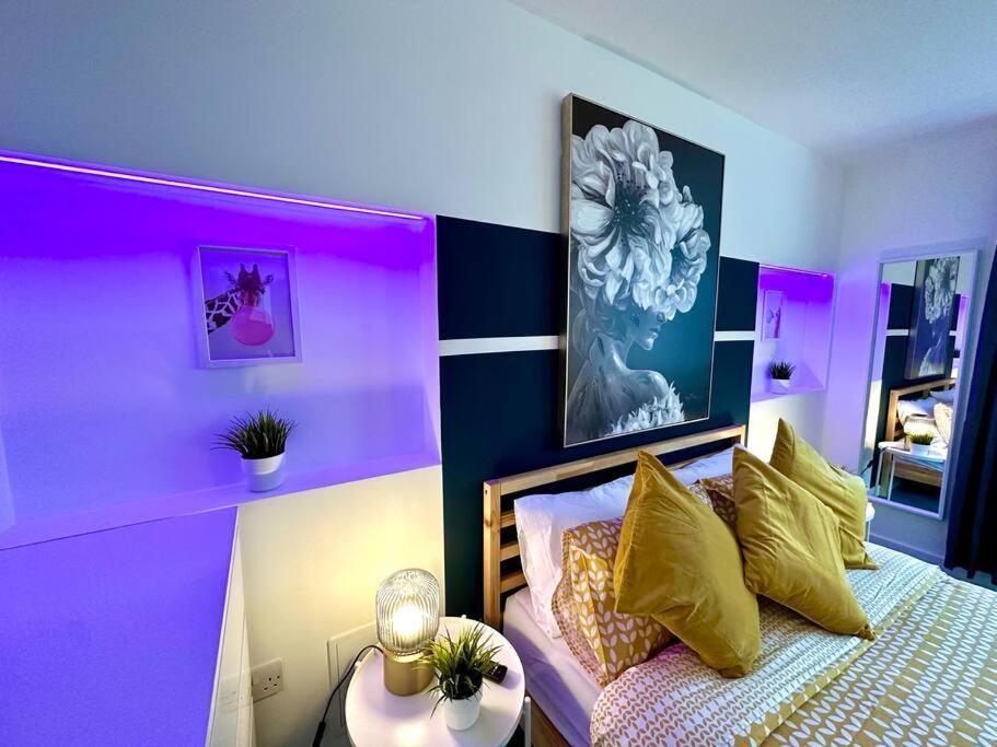 Massive New 8 Bedroom House Sleeps Up To 21 - Accepts Groups - Great Location - Free Parking - Fast Wifi - Smart Tvs - Sleeps Up To 21 People - Close To Bournemouth & Poole Town Centre & Sandbanks Екстер'єр фото
