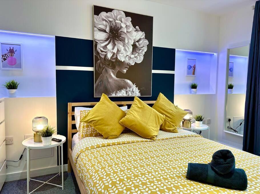 Massive New 8 Bedroom House Sleeps Up To 21 - Accepts Groups - Great Location - Free Parking - Fast Wifi - Smart Tvs - Sleeps Up To 21 People - Close To Bournemouth & Poole Town Centre & Sandbanks Екстер'єр фото