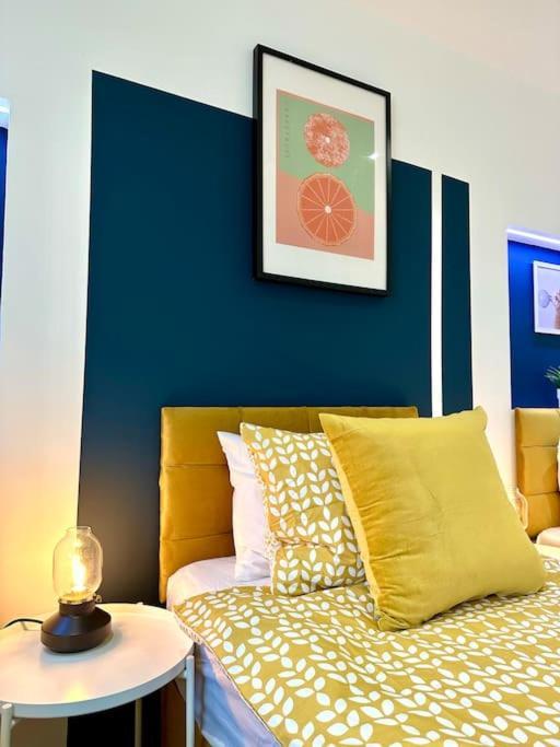 Massive New 8 Bedroom House Sleeps Up To 21 - Accepts Groups - Great Location - Free Parking - Fast Wifi - Smart Tvs - Sleeps Up To 21 People - Close To Bournemouth & Poole Town Centre & Sandbanks Екстер'єр фото