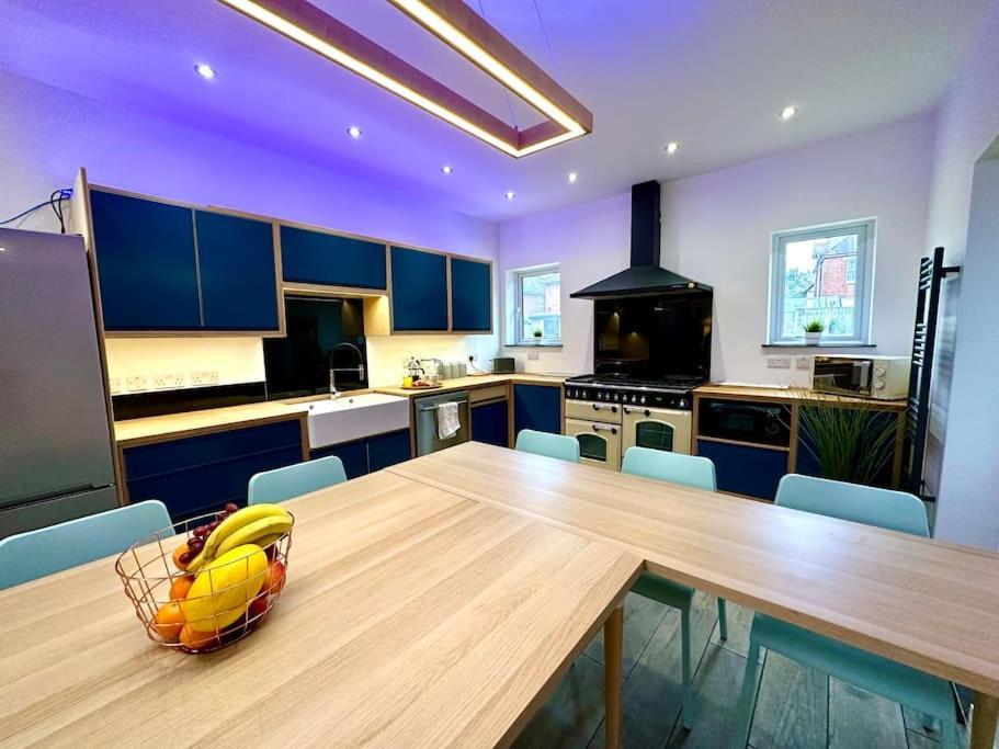 Massive New 8 Bedroom House Sleeps Up To 21 - Accepts Groups - Great Location - Free Parking - Fast Wifi - Smart Tvs - Sleeps Up To 21 People - Close To Bournemouth & Poole Town Centre & Sandbanks Екстер'єр фото