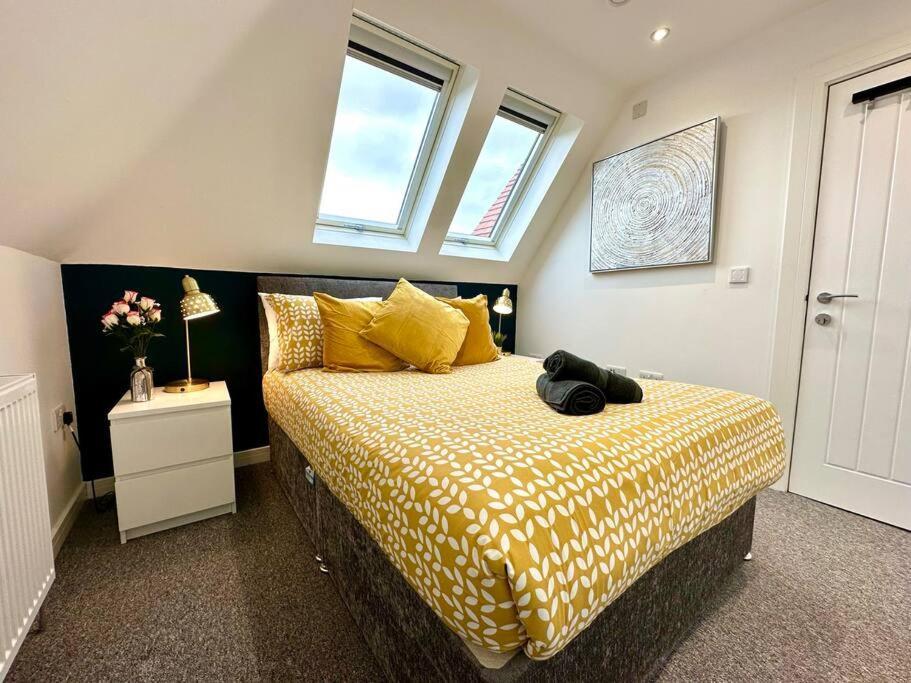 Massive New 8 Bedroom House Sleeps Up To 21 - Accepts Groups - Great Location - Free Parking - Fast Wifi - Smart Tvs - Sleeps Up To 21 People - Close To Bournemouth & Poole Town Centre & Sandbanks Екстер'єр фото