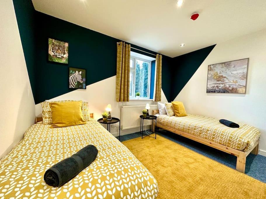 Massive New 8 Bedroom House Sleeps Up To 21 - Accepts Groups - Great Location - Free Parking - Fast Wifi - Smart Tvs - Sleeps Up To 21 People - Close To Bournemouth & Poole Town Centre & Sandbanks Екстер'єр фото