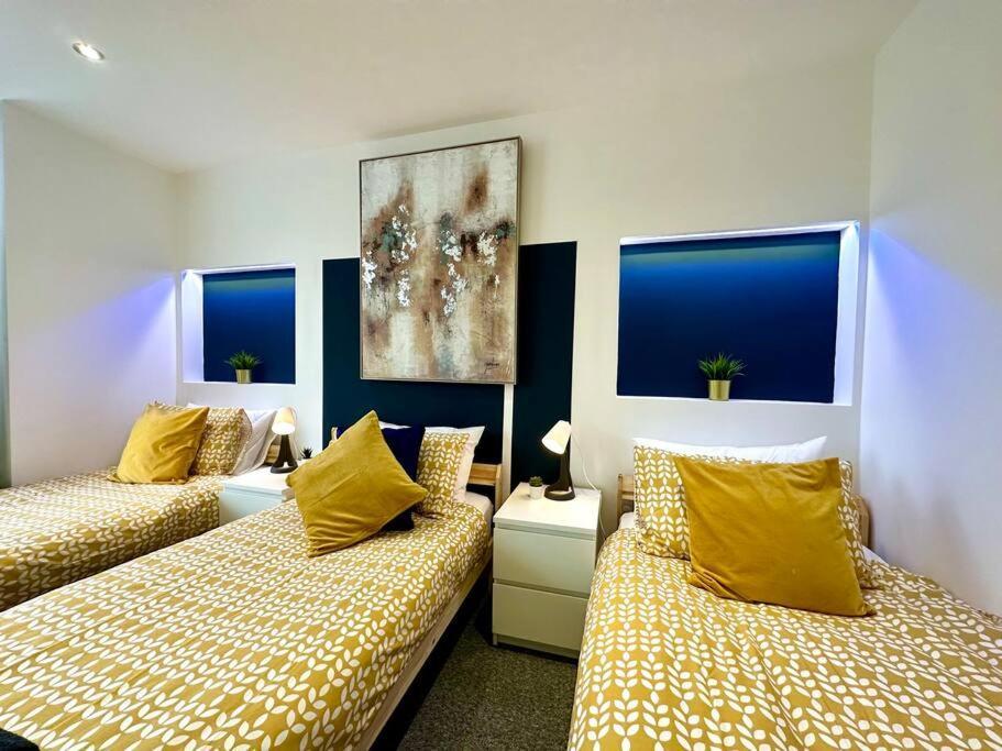 Massive New 8 Bedroom House Sleeps Up To 21 - Accepts Groups - Great Location - Free Parking - Fast Wifi - Smart Tvs - Sleeps Up To 21 People - Close To Bournemouth & Poole Town Centre & Sandbanks Екстер'єр фото